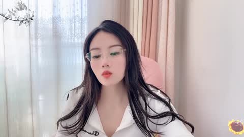 Snapshot of yuner0715 chatting on December 2024 02:56:02 AM YunEr online show from December 2024 02:56:02 AM