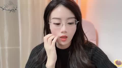 Snapshot of yuner0715 chatting on December 2024 01:49:01 PM YunEr online show from December 2024 01:49:01 PM