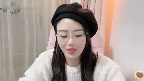 Snapshot of yuner0715 chatting on December 2024 01:55:02 PM YunEr online show from December 2024 01:55:02 PM