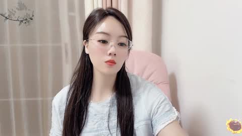 Snapshot of yuner0715 chatting on January 2025 02:06:01 PM YunEr online show from January 2025 02:06:01 PM