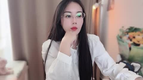 Snapshot of yuner0715 chatting on November 2025 02:43:02 AM YunEr online show from November 2025 02:43:02 AM