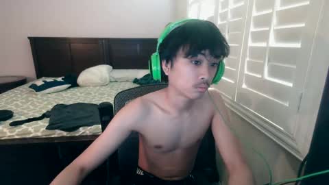 yungasianboyy2007 online show from April 2026 07:53:01 PM