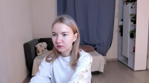 Snapshot of yuricazel chatting on November 2025 07:07:01 AM Alesia online show from November 2025 07:07:01 AM