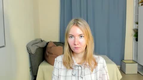 Snapshot of yuricazel chatting on November 2025 07:40:01 AM Alesia online show from November 2025 07:40:01 AM