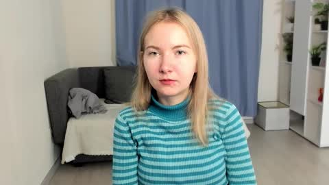 Snapshot of yuricazel chatting on November 2025 07:35:02 AM Alesia online show from November 2025 07:35:02 AM