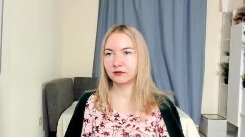 Snapshot of yuricazel chatting on November 2025 07:41:02 AM Alesia online show from November 2025 07:41:02 AM