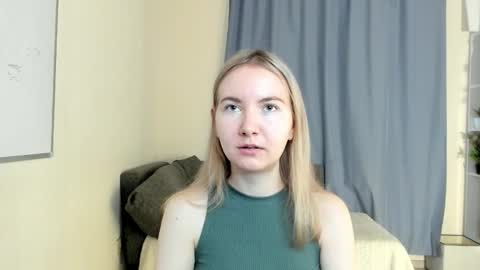 Snapshot of yuricazel chatting on November 2025 07:30:01 AM Alesia online show from November 2025 07:30:01 AM