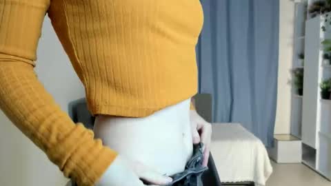 Snapshot of yuricazel chatting on November 2025 07:43:01 AM Alesia online show from November 2025 07:43:01 AM