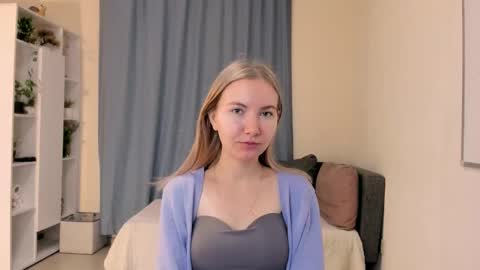 Snapshot of yuricazel chatting on December 2025 07:28:01 AM Alesia online show from December 2025 07:28:01 AM