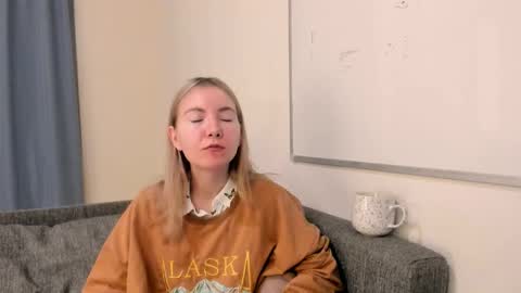 Snapshot of yuricazel chatting on December 2025 08:31:02 AM Alesia online show from December 2025 08:31:02 AM