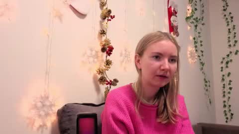 Snapshot of yuricazel chatting on December 2025 07:37:01 AM Alesia online show from December 2025 07:37:01 AM