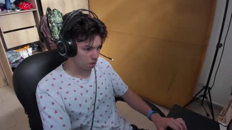 yurii_moody online show from December 2024 08:07:02 PM