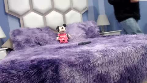 yvi online show from June 2026 12:10:02 PM