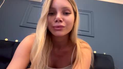 yvonna_ online show from January 2025 02:55:01 PM