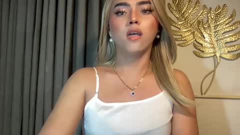 Snapshot of yvonne_guidotti chatting on December 2024 06:48:02 AM Miss Cali online show from December 2024 06:48:02 AM