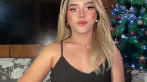 Snapshot of yvonne_guidotti chatting on December 2024 05:00:01 PM Miss Cali online show from December 2024 05:00:01 PM