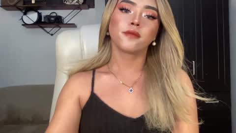 Snapshot of yvonne_guidotti chatting on December 2024 01:21:01 AM Miss Cali online show from December 2024 01:21:01 AM