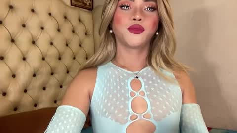 Snapshot of yvonne_guidotti chatting on February 2025 02:05:02 AM Miss Cali online show from February 2025 02:05:02 AM