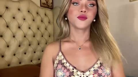 Snapshot of yvonne_guidotti chatting on February 2025 08:08:01 AM Miss Cali online show from February 2025 08:08:01 AM