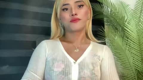 Snapshot of yvonne_guidotti chatting on February 2025 10:51:02 AM Miss Cali online show from February 2025 10:51:02 AM