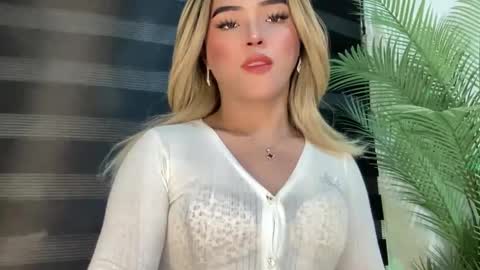 Snapshot of yvonne_guidotti chatting on February 2025 04:40:01 AM Miss Cali online show from February 2025 04:40:01 AM