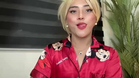 Snapshot of yvonne_guidotti chatting on March 2025 10:35:01 AM Miss Cali online show from March 2025 10:35:01 AM