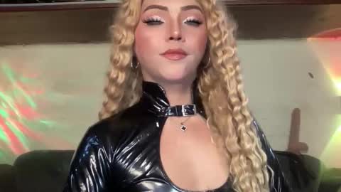 Snapshot of yvonne_guidotti chatting on October 2025 06:57:02 PM Miss Cali online show from October 2025 06:57:02 PM