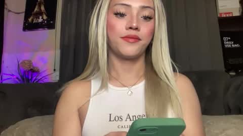 Snapshot of yvonne_guidotti chatting on December 2025 12:17:01 AM Miss Cali online show from December 2025 12:17:01 AM