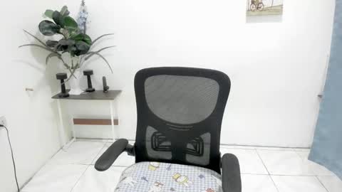 Yvonne online show from May 2026 02:10:01 PM