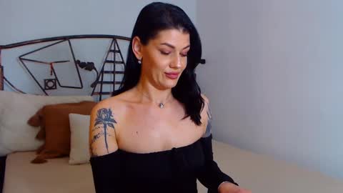 I V Y   online show from February 2025 12:57:02 AM