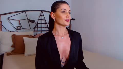 I V Y   online show from February 2025 12:27:02 AM