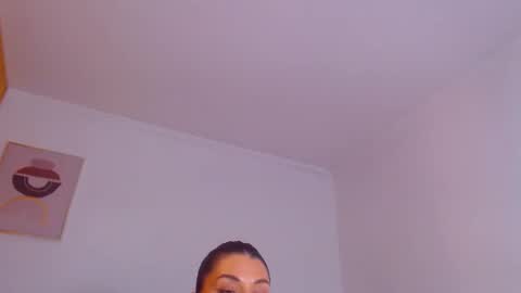 I V Y   online show from September 2025 09:09:02 PM