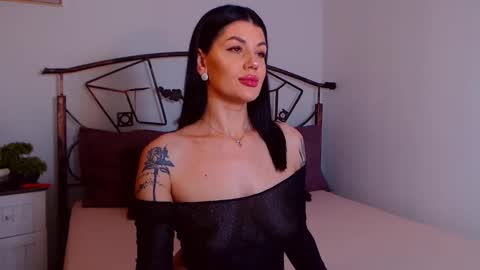 I V Y   online show from November 2025 08:43:02 PM