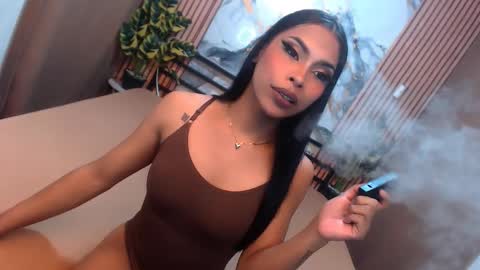 yvonnellvs online show from February 2026 07:01:01 PM