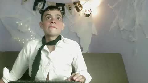 Snapshot of zacariass_ chatting on October 2025 03:45:02 AM ZACARIAS online show from October 2025 03:45:02 AM