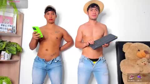 Snapshot of zack_and_alan chatting on November 2025 02:49:02 PM zack online show from November 2025 02:49:02 PM