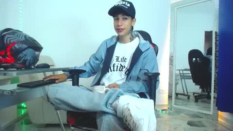 Snapshot of zacktk7 chatting on December 2024 06:30:02 PM zack online show from December 2024 06:30:02 PM