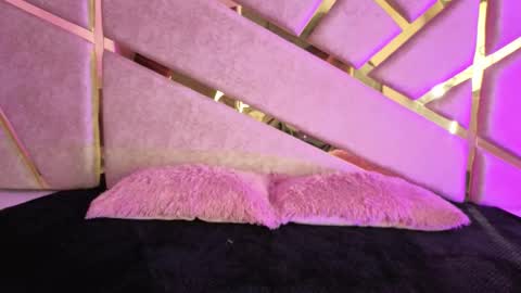 Claire  online show from November 2025 04:49:01 PM