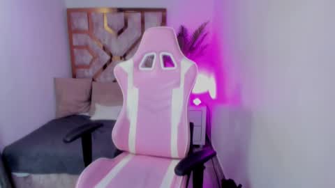 zamira_taylor online show from February 2025 10:42:02 PM