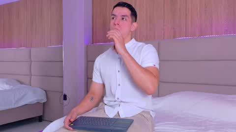 Snapshot of zanedawson chatting on October 2025 07:44:02 PM Zane Dawson online show from October 2025 07:44:02 PM