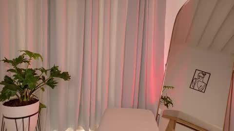 Zara Nova online show from February 2026 07:07:01 PM