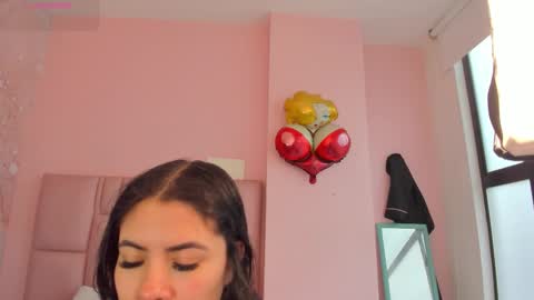 Zarah  online show from November 2025 06:11:02 PM