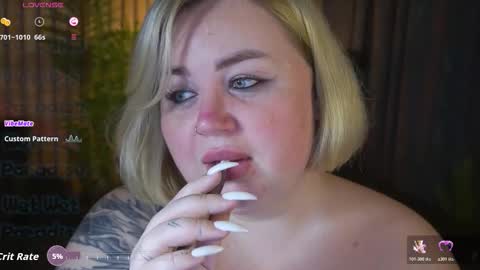 Lola online show from December 2025 08:18:02 PM