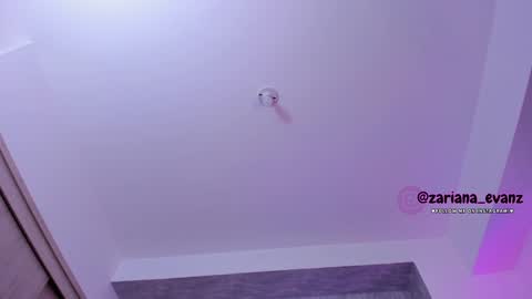 Zariana online show from December 2024 09:30:01 PM