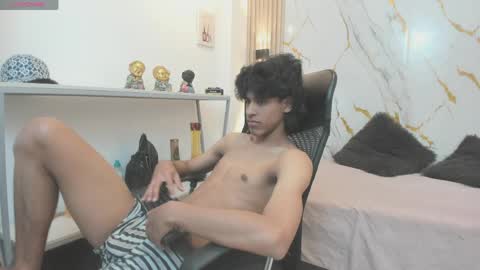 Snapshot of zayn_fox32 chatting on May 2026 07:30:01 PM Zayn online show from May 2026 07:30:01 PM
