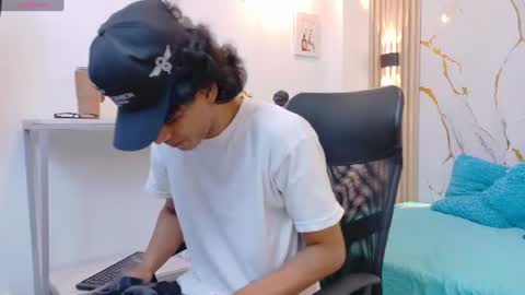 Snapshot of zayn_fox32 chatting on June 2026 07:05:01 PM Zayn online show from June 2026 07:05:01 PM