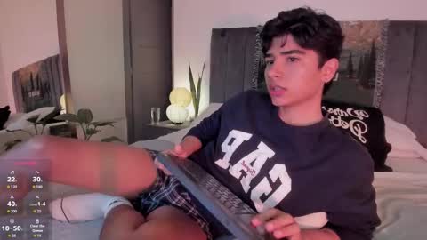 Snapshot of zayotto chatting on November 2025 06:46:01 AM Hii im Zay. I save money for education. PVT Open. online show from November 2025 06:46:01 AM