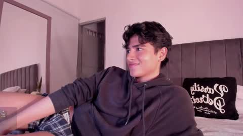 Snapshot of zayotto chatting on December 2025 07:57:02 AM Hii im Zay. I save money for education. PVT Open. online show from December 2025 07:57:02 AM