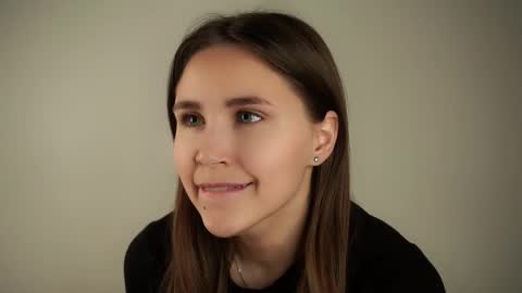 Emilia online show from September 2025 01:00:01 AM