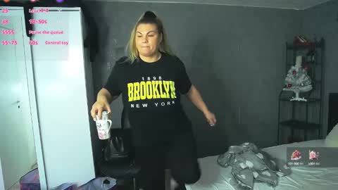 Snapshot of zenapallmer chatting on January 2025 04:42:01 AM Zena My schedule this week TuesdayFridaySaturdaySunday online show from January 2025 04:42:01 AM